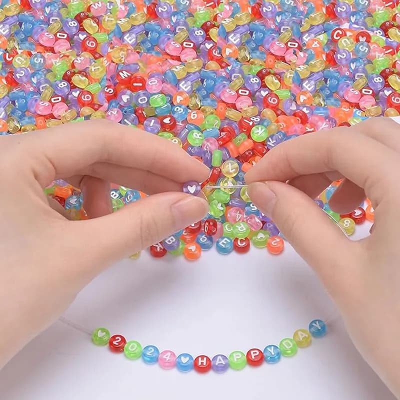 800pcs Letter Beads Multi-Colored Mixed Round Acrylic Number Beads 4x7mm Alphabet Letter Heart Beads For Bracelets Making DIY Bracelets