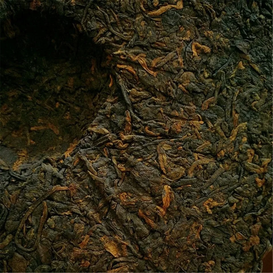 357g Aged Raw Pu-erh Tea Cake Yunnan Ancient Tree, Traditional Chinese Puer Tea view 2