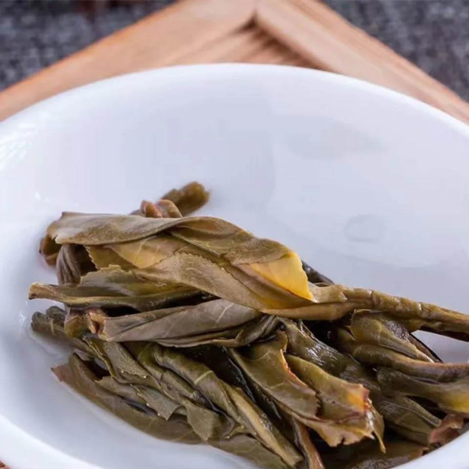 Yunnan Banzhang Gushu Sheng Pu'er Tea Cake 357g view 2