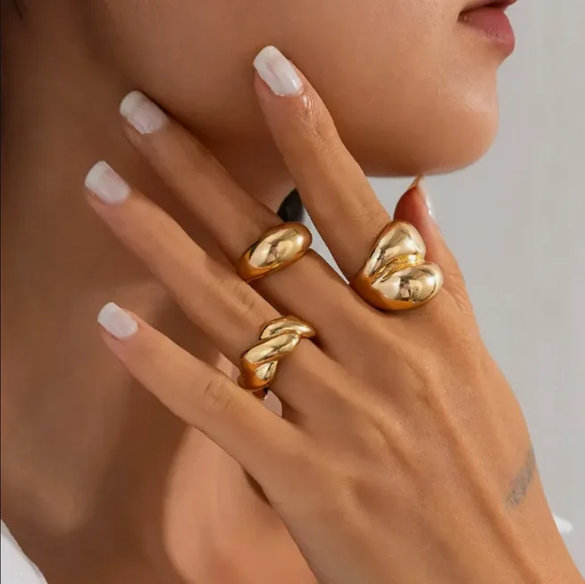 A Set Of 4 Elegant And Minimalist Golden Rings, Adjustable Open Rings For Women, Featuring A MultiLayer Spiral And Teardrop Geometric Design, Suitable For All Seasons view 3