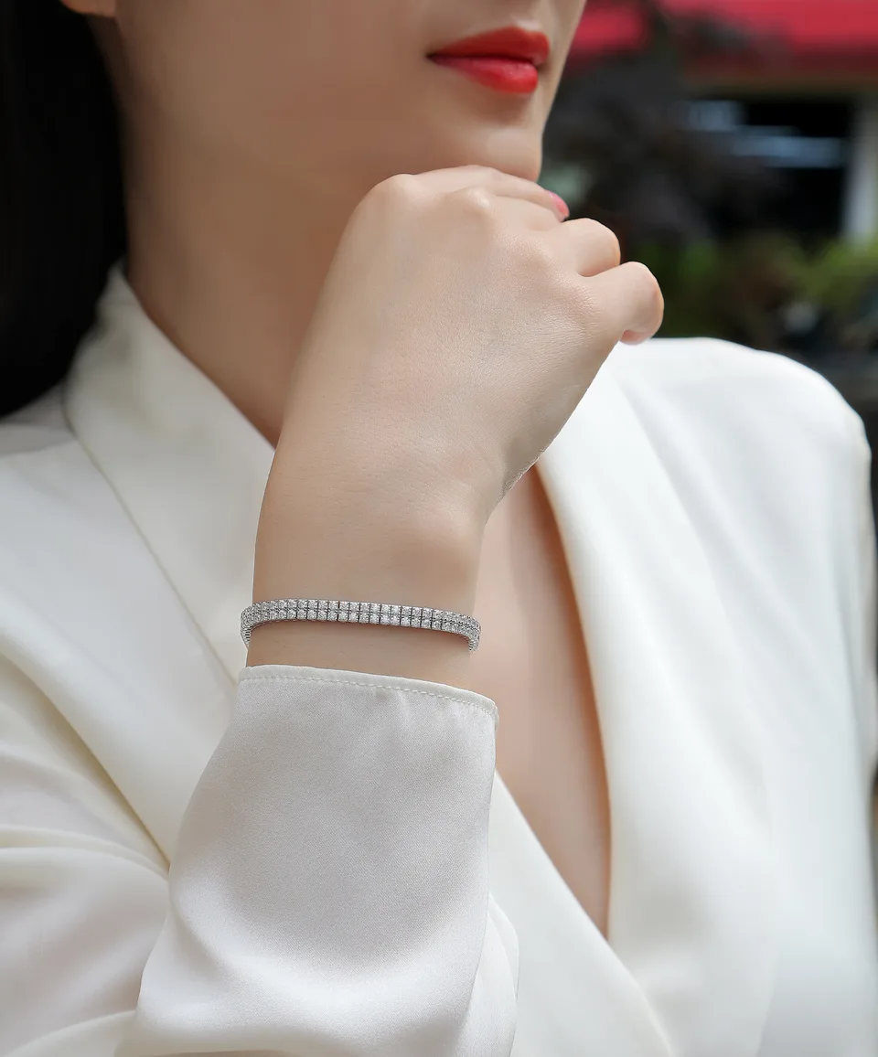 Light And Shadow Around The Wrist - Set With Top Quality Morganite On S925 Silver Electroplated Platinum Hand Chain Diamond Jewelry Bracelet view 4