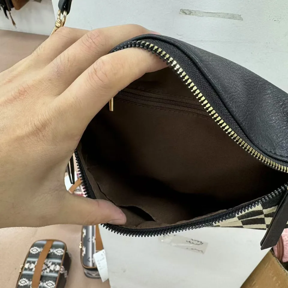 Only Self Pickup---Ladies' Trendy Checkerboard Pattern Portable Bag view 4
