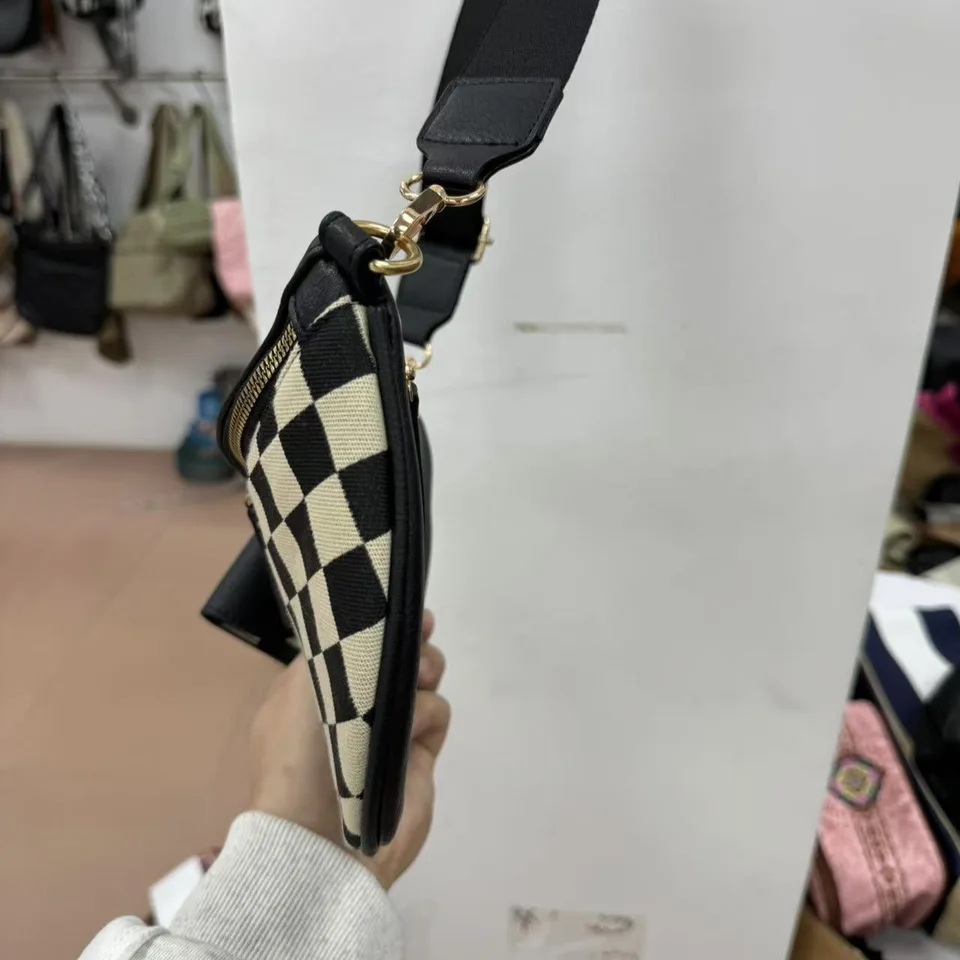 Only Self Pickup---Ladies' Trendy Checkerboard Pattern Portable Bag view 2