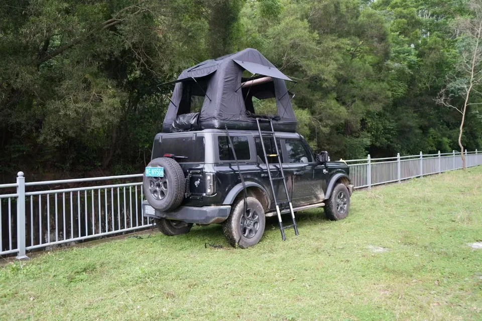 Portable Amphibious Inflatable Tent For Camping Foldable Offroad Roof Top Tent Floating Tent (With Ladder, Black) view 5