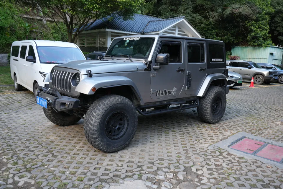 20578 Running Boards Compatible with Jeep Wrangler JK 4 Doors view 5