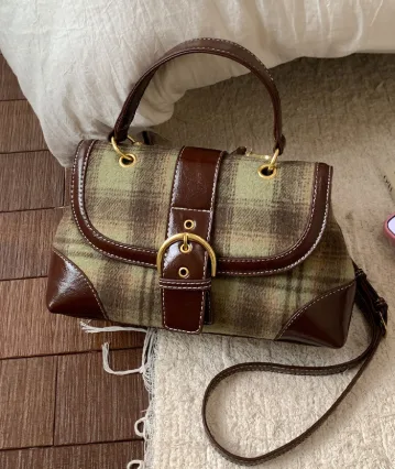 Sophisticated And Refined Crossbody Bag Fashionable And Versatile Shoulder Bag view 2